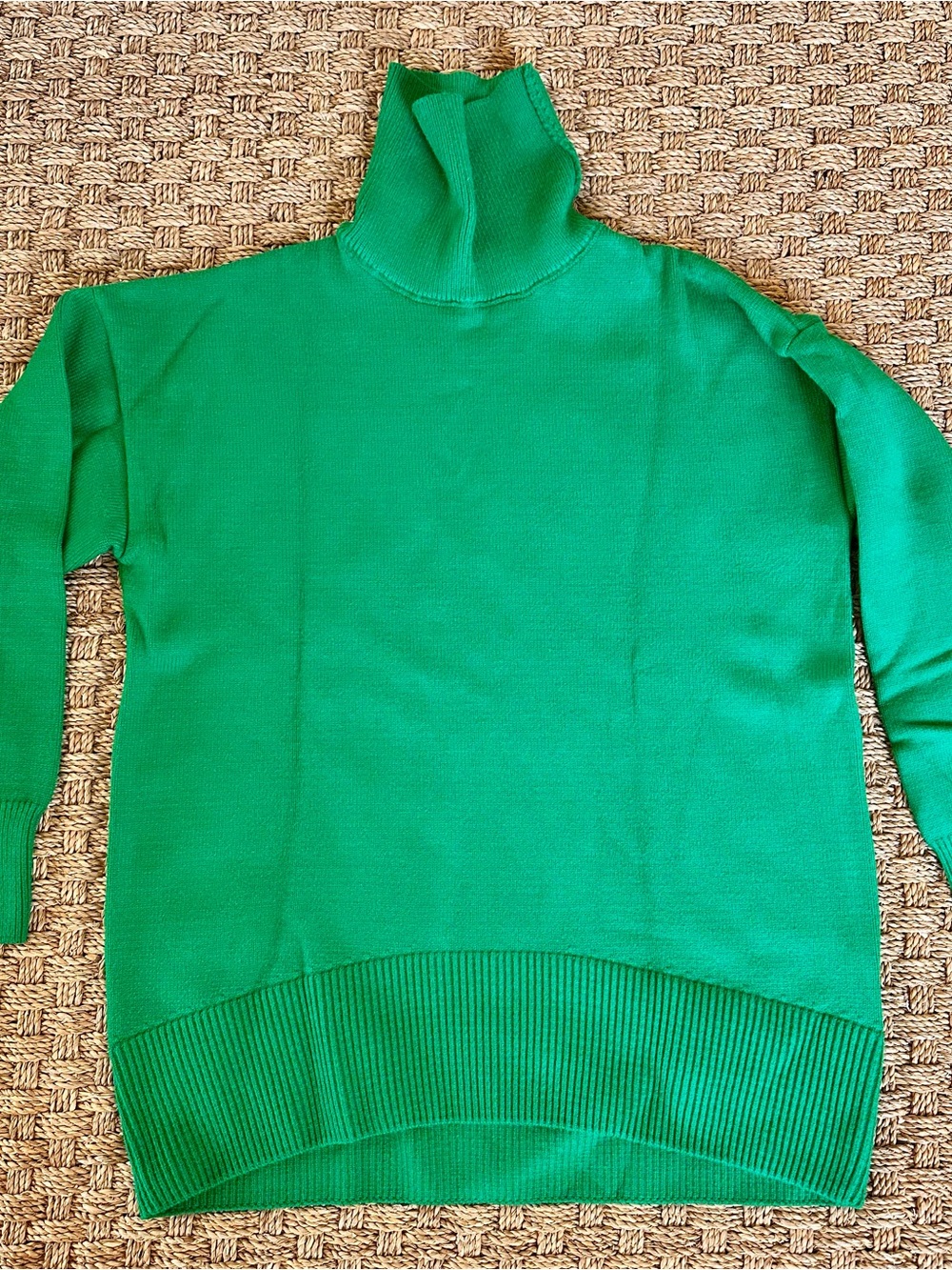 Classic Green Turtleneck Knit Sweater - Women's Cozy Pullover Size Small - Picture 3 of 7
